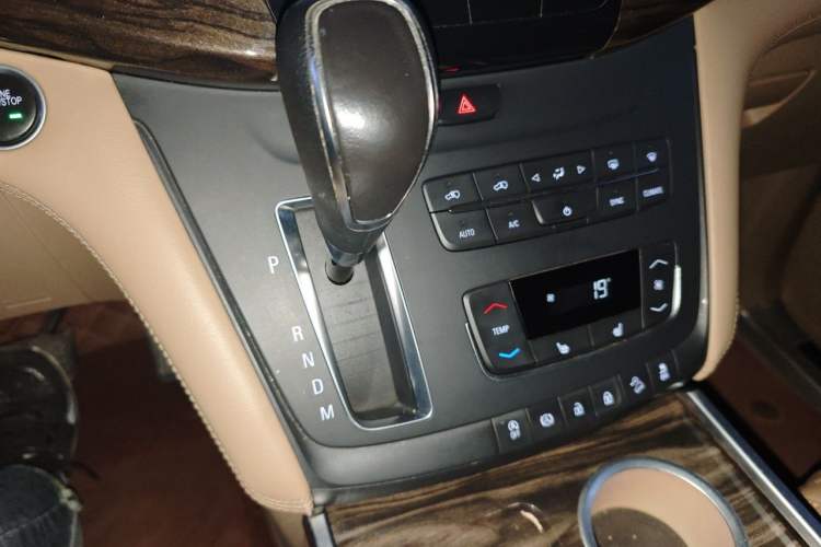 Used Buick GL8 2017 ES 28T Premium Version China V Standard Gear Lever