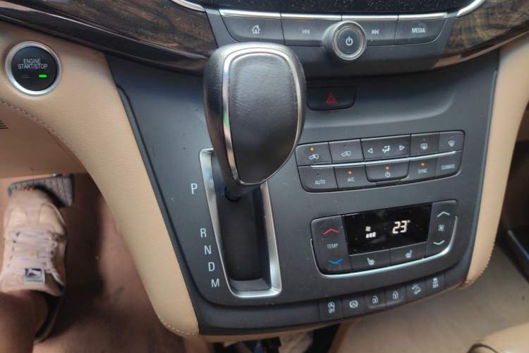 Used Buick GL8 2017 ES 28T Premium Version China V Standard Gear Lever