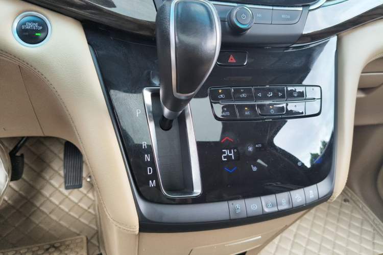 Used Buick GL8 2017 ES 28T Luxury Model China V Standard Gear Lever