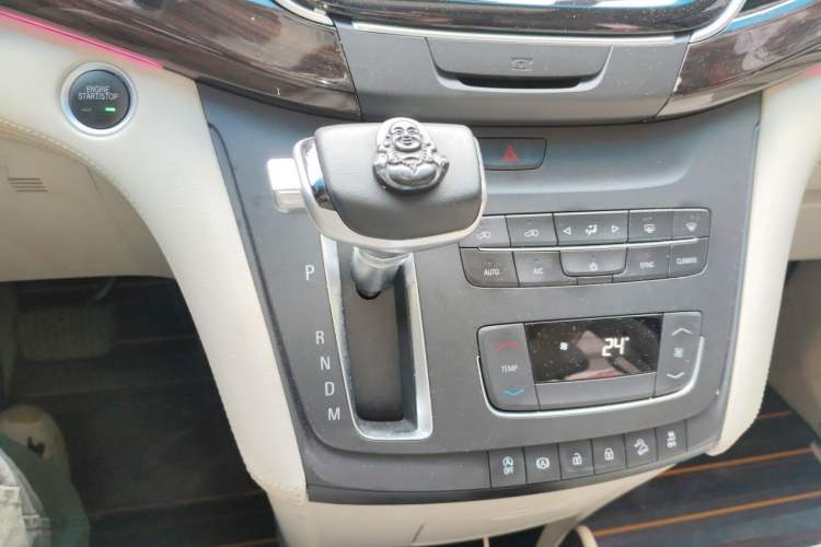 Used Buick GL8 2017 ES 28T Comfort Model China V Standard Gear Lever
