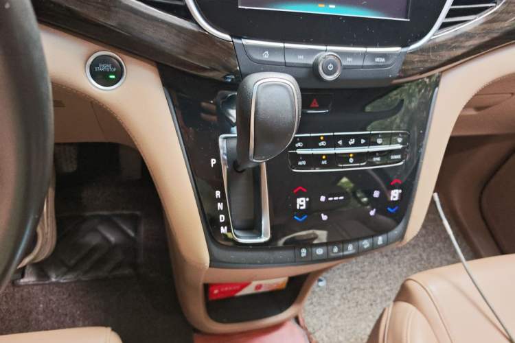 Used Buick GL8 2017 ES 28T Luxury Model China V Standard Gear Lever