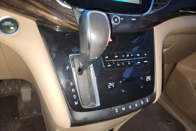 Used Buick GL8 2017 ES 28T Luxury Model China V Standard Gear Lever