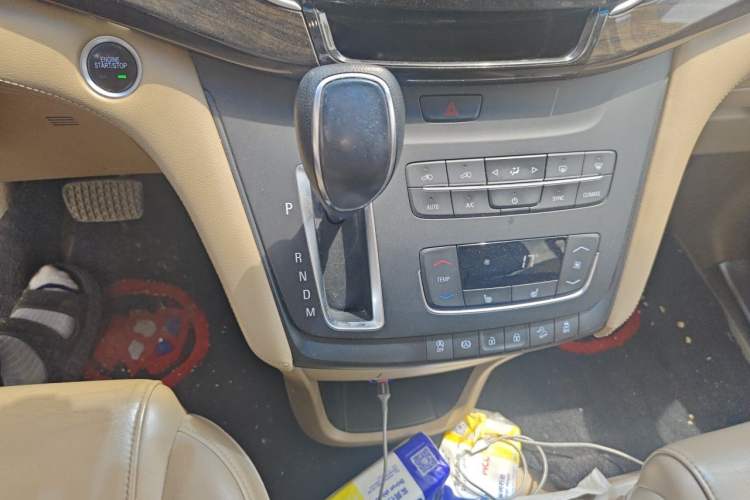 Used Buick GL8 2017 ES 28T Premium Version China V Standard Gear Lever
