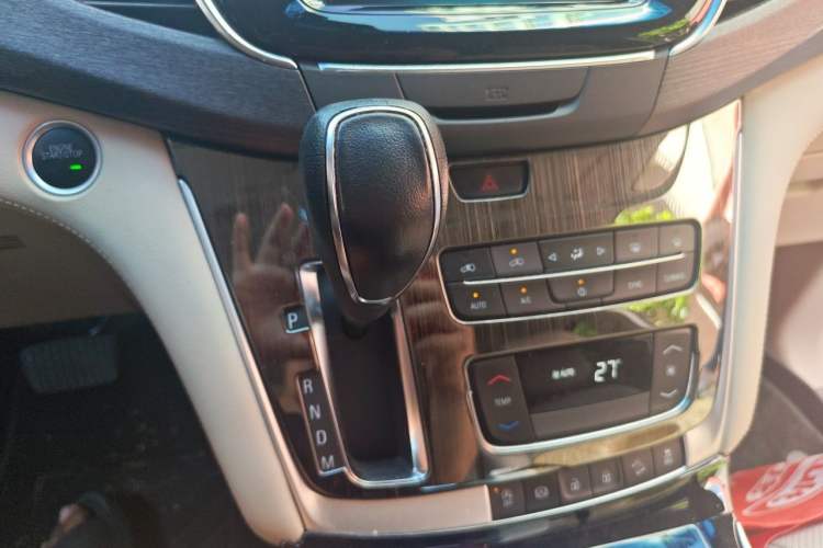 Used Buick GL8 2017 ES 28T Comfort Model China V Standard Gear Lever