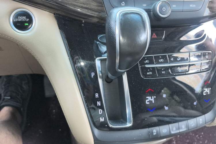 Used Buick GL8 2017 ES 28T Luxury Model China V Standard Gear Lever