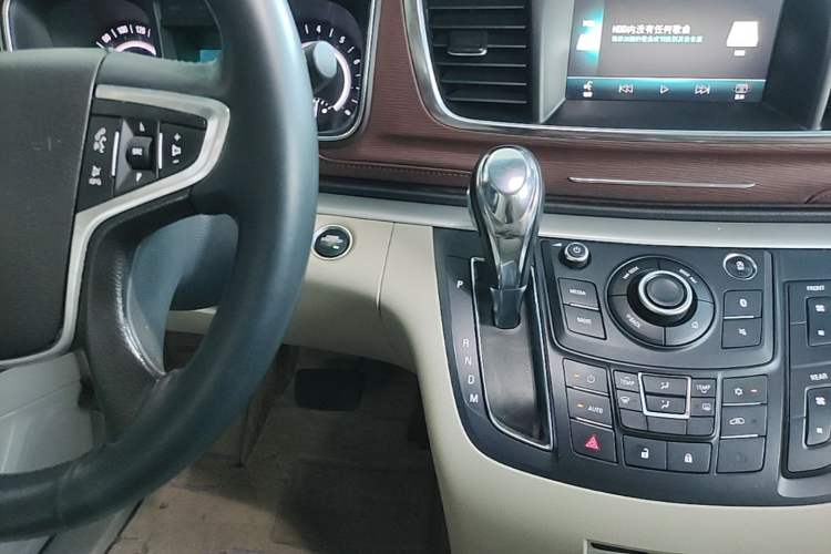 Used Buick GL8 2017 25S Luxury Version China V Standard Gear Lever