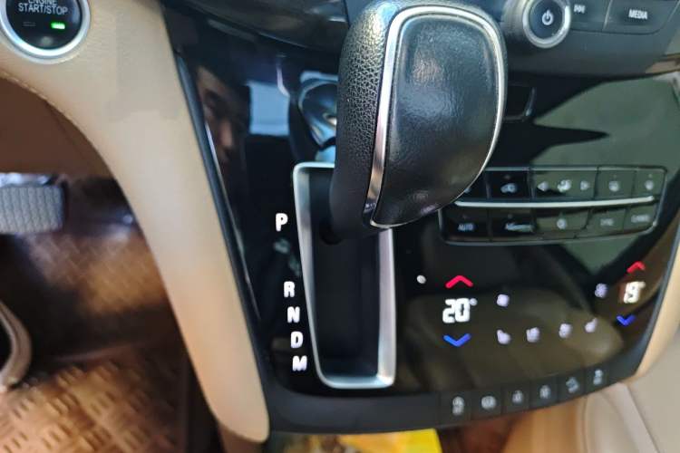Used Buick GL8 2017 ES 28T Flagship Model China V Standard Gear Lever