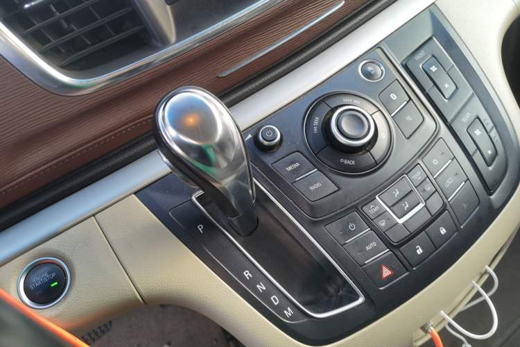 Used Buick GL8 2017 25S Luxury Version China V Standard Gear Lever