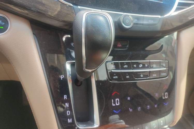 Used Buick GL8 2017 ES 28T Flagship Model China V Standard Gear Lever