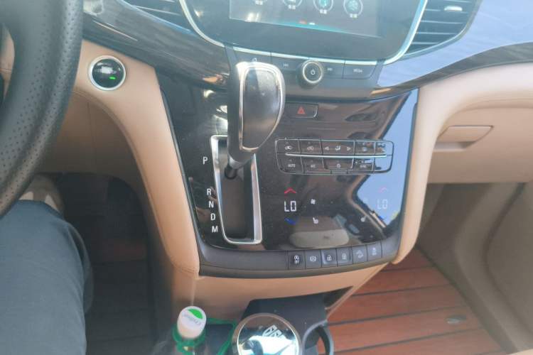 Used Buick GL8 2017 ES 28T Luxury Model China V Standard Gear Lever
