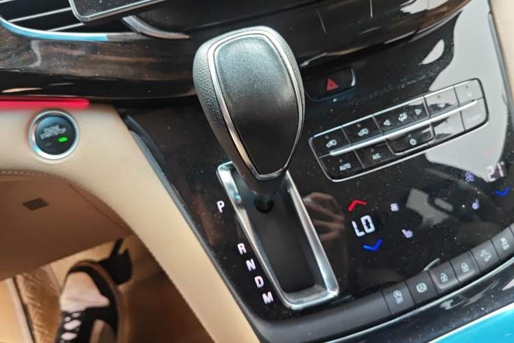 Used Buick GL8 2017 ES 28T Luxury Model China V Standard Gear Lever