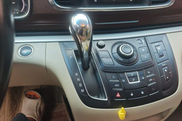 Used Buick GL8 2017 25S Luxury Version China V Standard Gear Lever