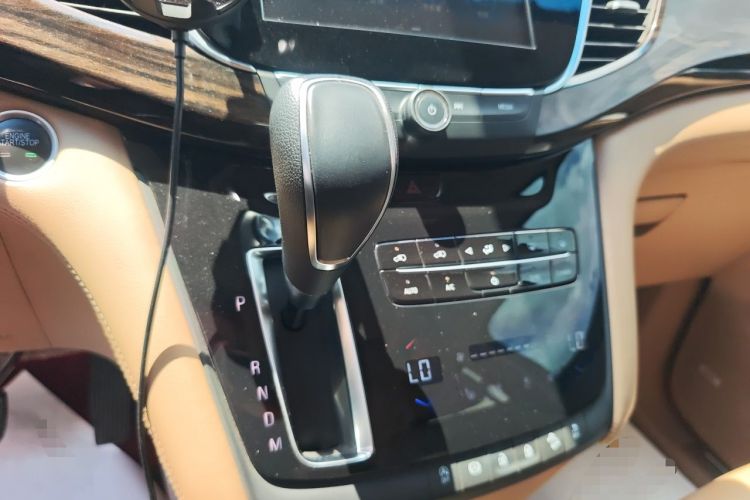 Used Buick GL8 2017 ES 28T Flagship Model China V Standard Gear Lever