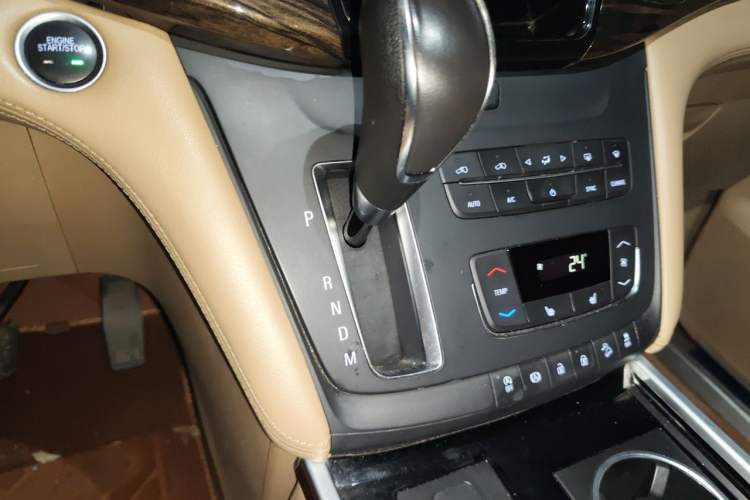 Used Buick GL8 2017 ES 28T Premium Version China V Standard Gear Lever