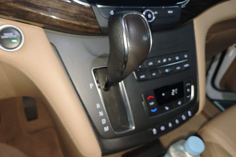 Used Buick GL8 2017 ES 28T Premium Version China V Standard Gear Lever
