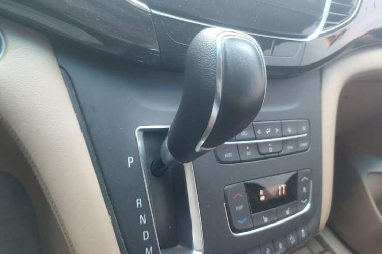 Used Buick GL8 2017 ES 28T Premium Version China V Standard Gear Lever