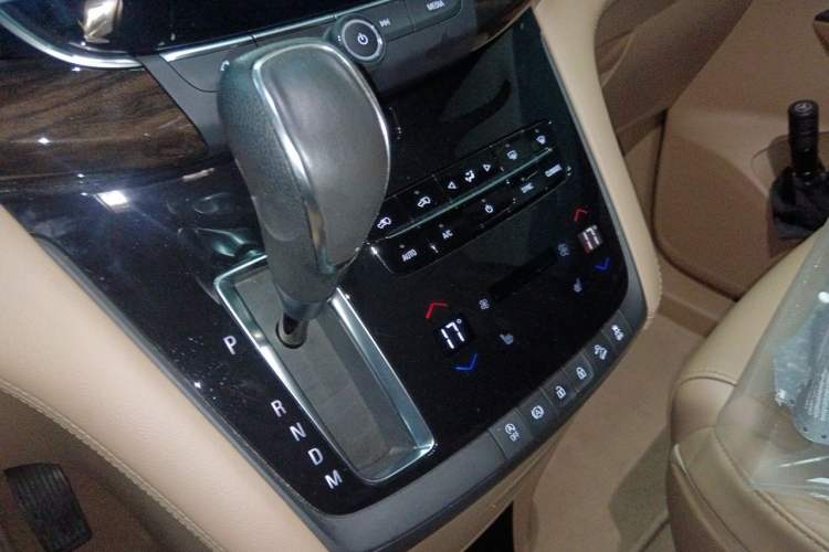 Used Buick GL8 2017 ES 28T Luxury Model China V Standard Gear Lever