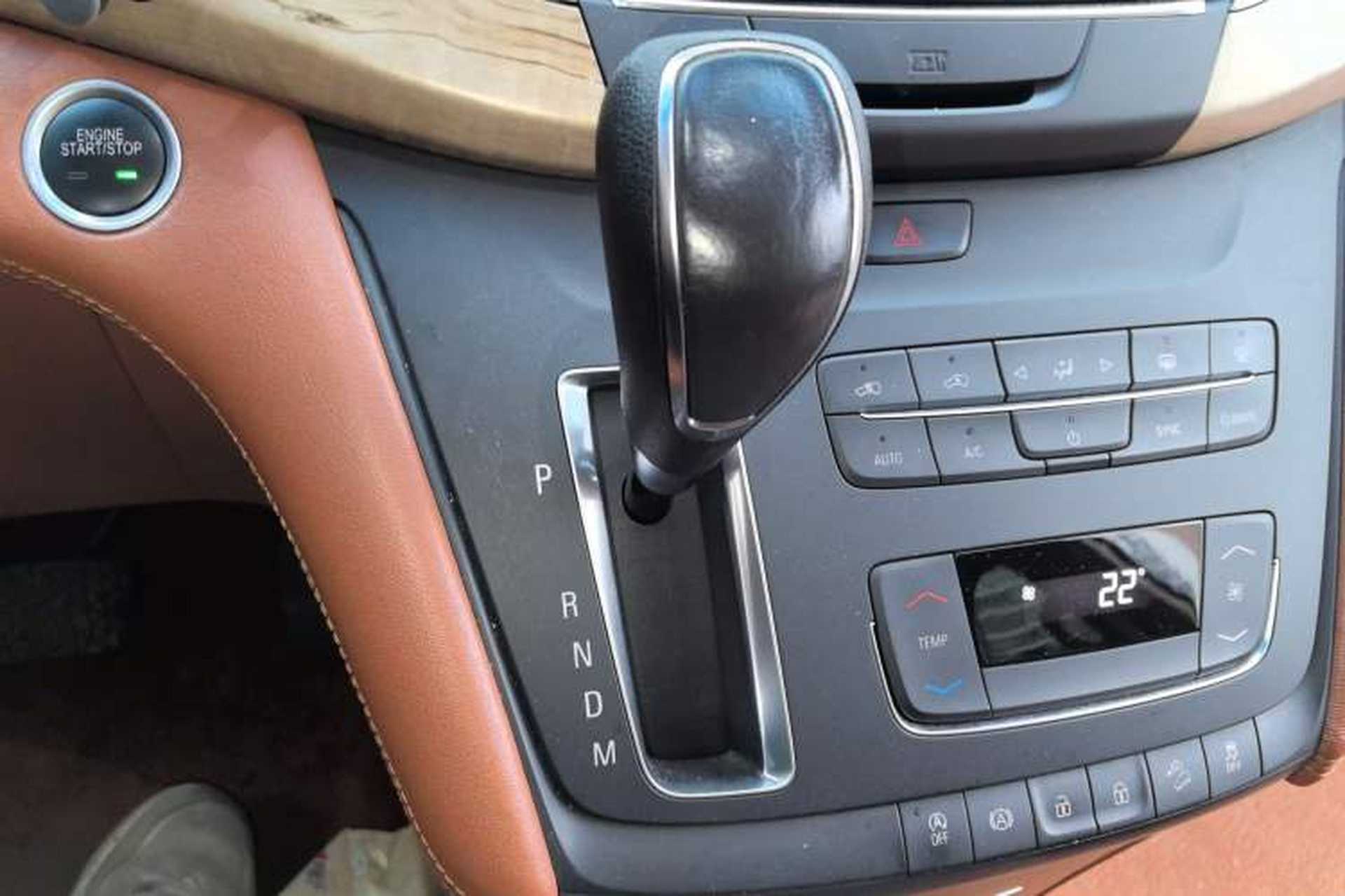 Used Buick GL8 2017 ES 28T Comfort Model China V Standard Gear Lever