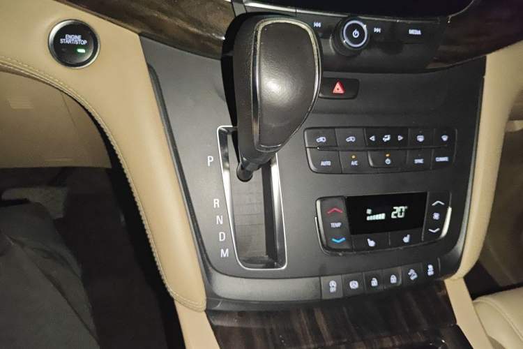 Used Buick GL8 2017 ES 28T Premium Version China V Standard Gear Lever
