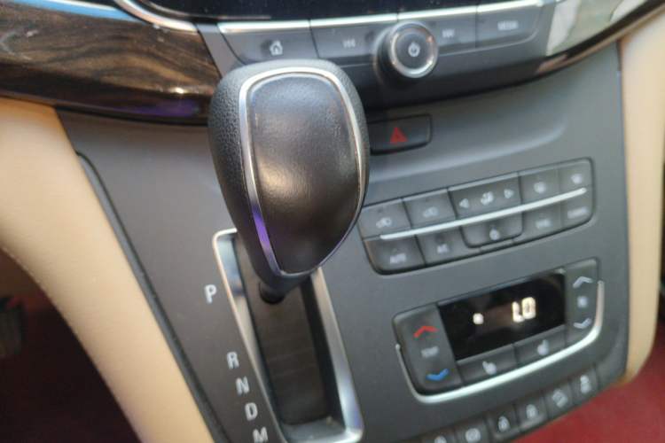 Used Buick GL8 2017 ES 28T Premium Version China V Standard Gear Lever