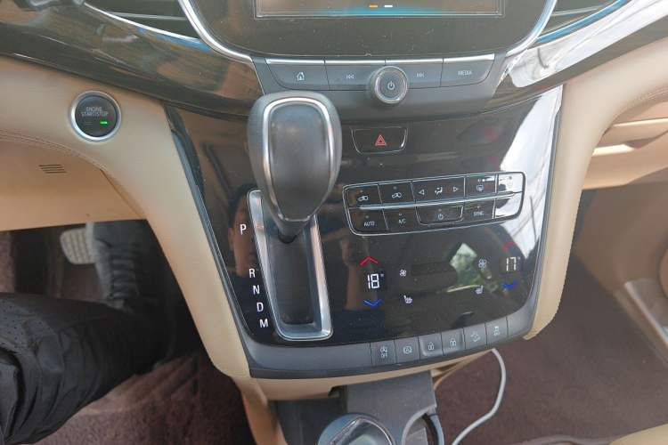 Used Buick GL8 2017 ES 28T Luxury Model China V Standard Gear Lever