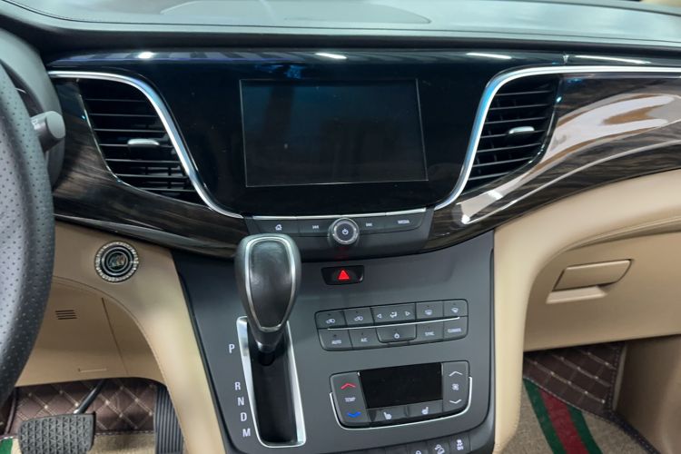 Used Buick GL8 2017 ES 28T Premium Version China V Standard Gear Lever