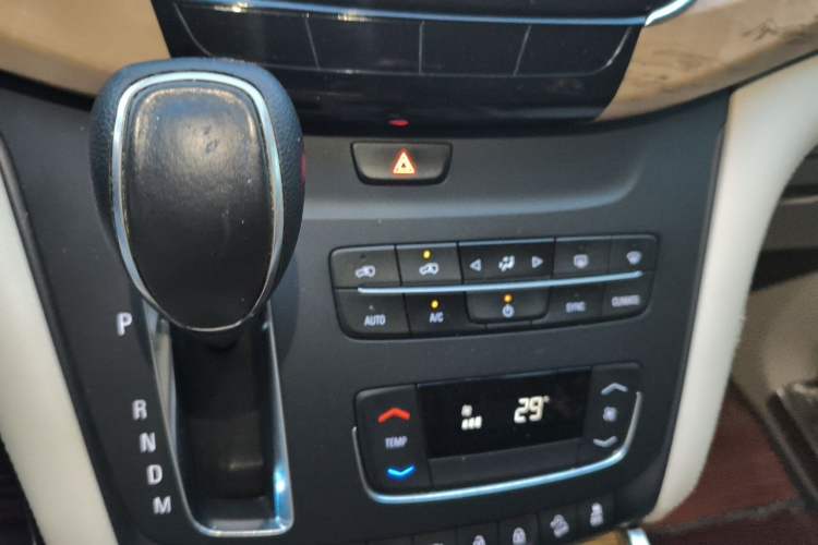 Used Buick GL8 2017 ES 28T Comfort Model China V Standard Gear Lever