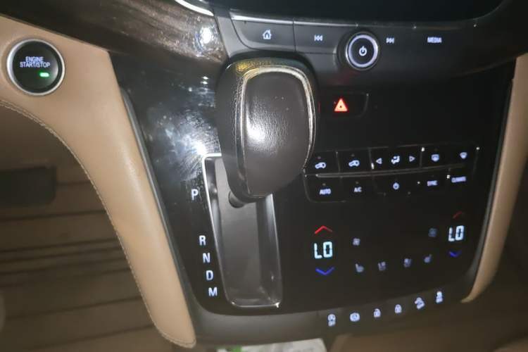 Used Buick GL8 2017 ES 28T Flagship Model China V Standard Gear Lever