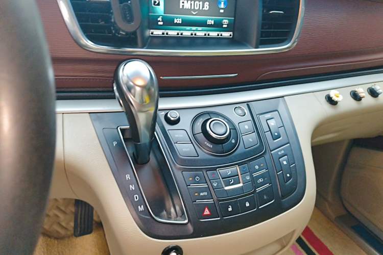 Used Buick GL8 2017 25S Luxury Version China V Standard Gear Lever