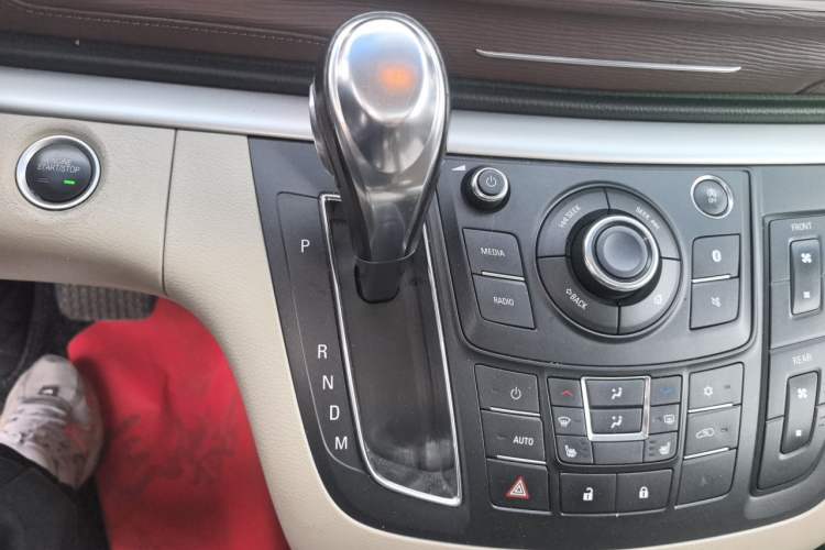 Used Buick GL8 2017 25S Prestige Version China V Standard Gear Lever