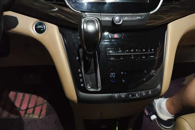 Used Buick GL8 2017 ES 28T Luxury Model China V Standard Gear Lever