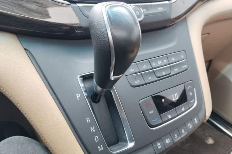 Used Buick GL8 2017 ES 28T Premium Version China V Standard Gear Lever