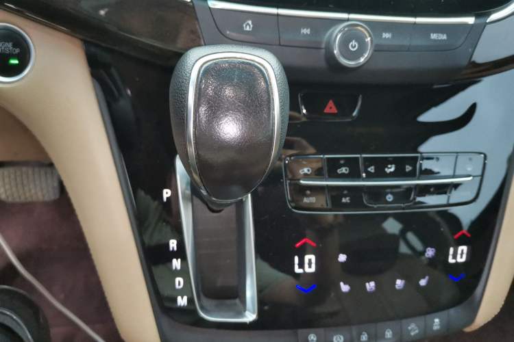Used Buick GL8 2017 ES 28T Flagship Model China V Standard Gear Lever