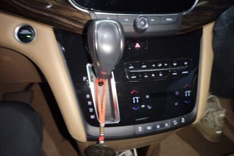 Used Buick GL8 2017 ES 28T Luxury Model China V Standard Gear Lever