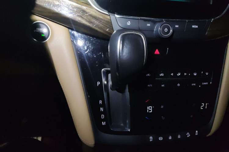 Used Buick GL8 2017 ES 28T Luxury Model China V Standard Gear Lever