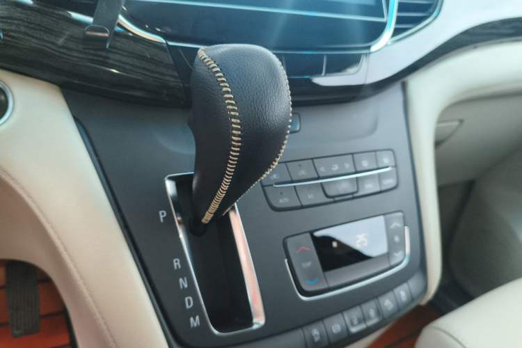 Used Buick GL8 2017 ES 28T Comfort Model China V Standard Gear Lever