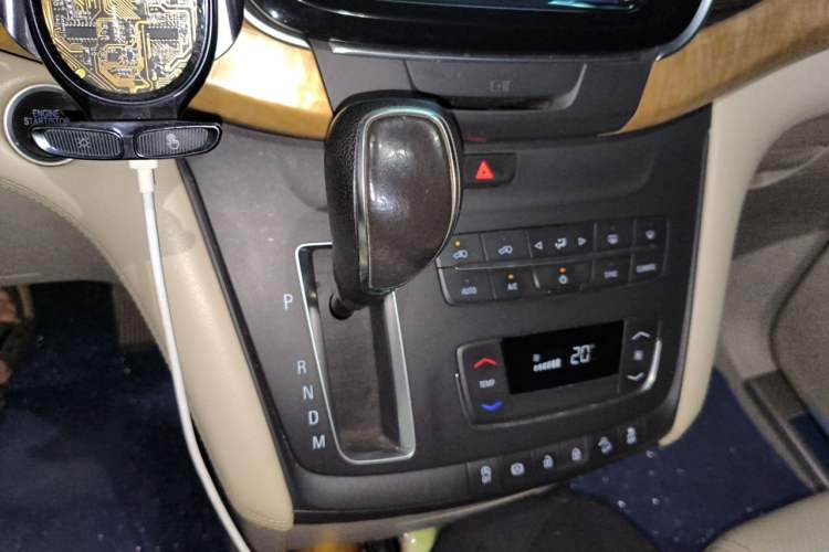 Used Buick GL8 2017 ES 28T Comfort Model China V Standard Gear Lever