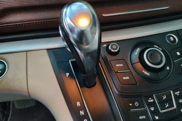 Used Buick GL8 2017 25S Prestige Version China V Standard Gear Lever