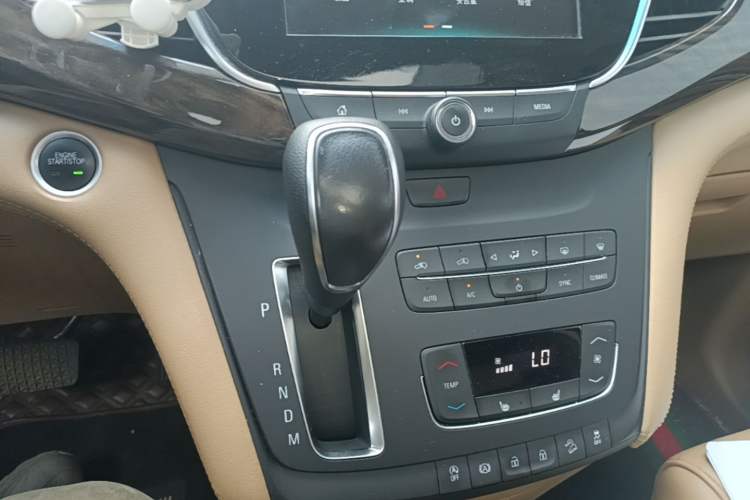 Used Buick GL8 2017 ES 28T Premium Version China V Standard Gear Lever