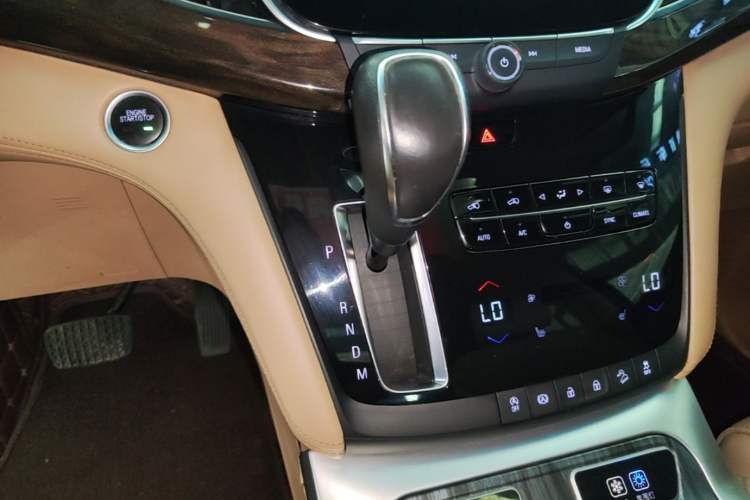 Used Buick GL8 2017 ES 28T Luxury Model China V Standard Gear Lever