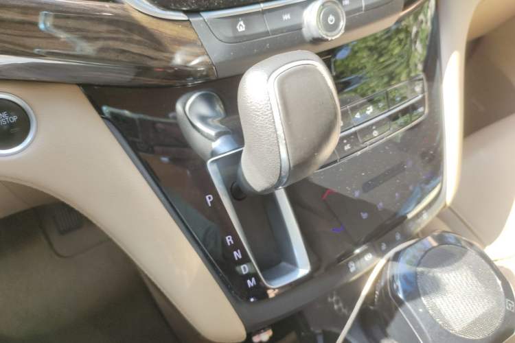 Used Buick GL8 2017 ES 28T Flagship Model China V Standard Gear Lever