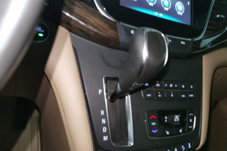 Used Buick GL8 2017 ES 28T Premium Version China V Standard Gear Lever