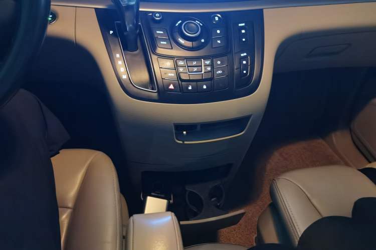 Used Buick GL8 2017 25S Luxury Version China V Standard Gear Lever