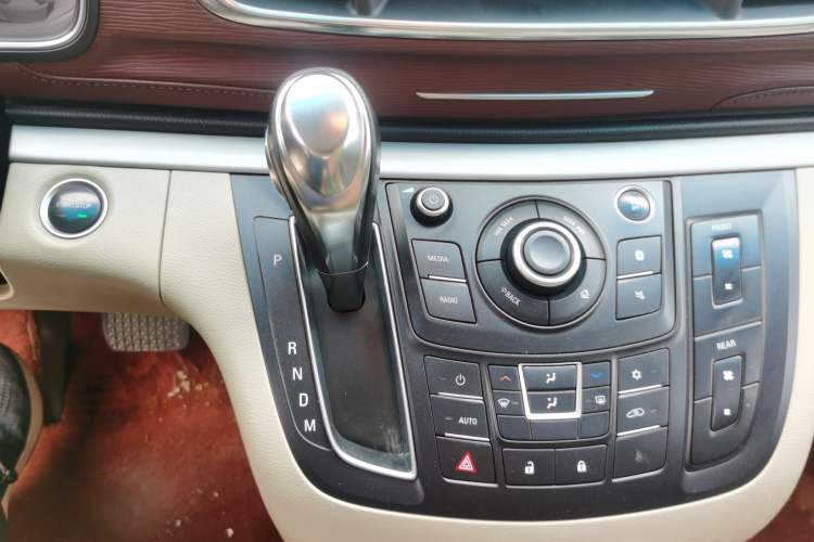 Used Buick GL8 2017 25S Luxury Version China V Standard Gear Lever