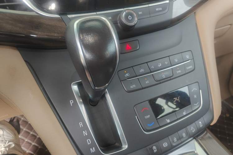 Used Buick GL8 2017 ES 28T Premium Version China V Standard Gear Lever