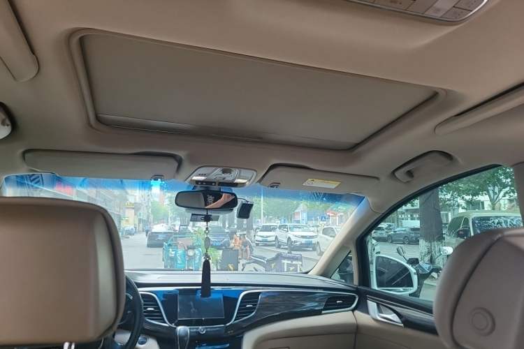 Used Buick GL8 2017 ES 28T Flagship Model China V Standard Headliner