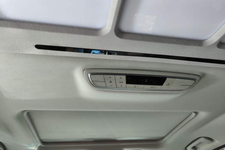 Used Buick GL8 2017 ES 28T Comfort Model China V Standard Headliner