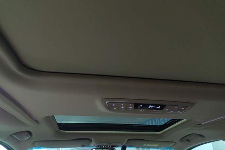 Used Buick GL8 2017 ES 28T Flagship Model China V Standard Headliner