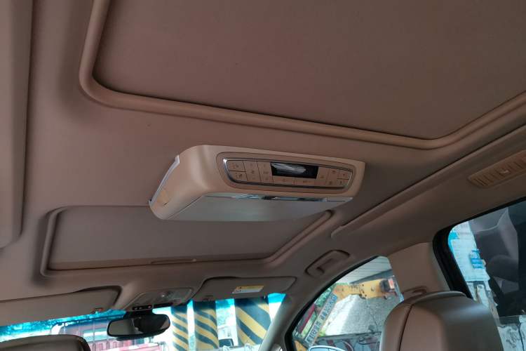 Used Buick GL8 2017 ES 28T Flagship Model China V Standard Headliner