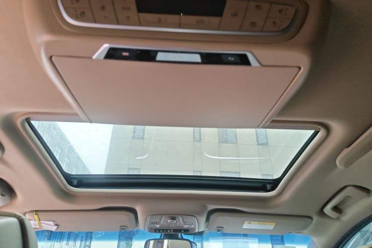 Used Buick GL8 2017 ES 28T Flagship Model China V Standard Headliner